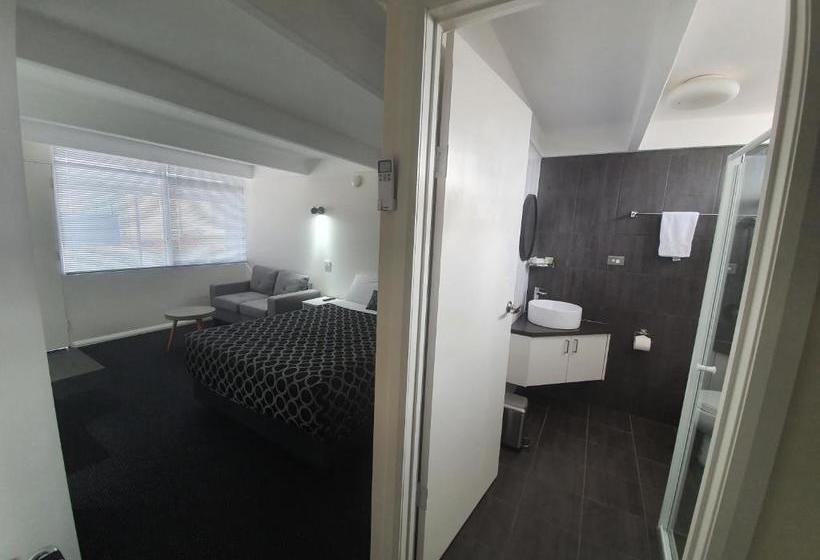 מוטל Charles Sturt Motor Inn