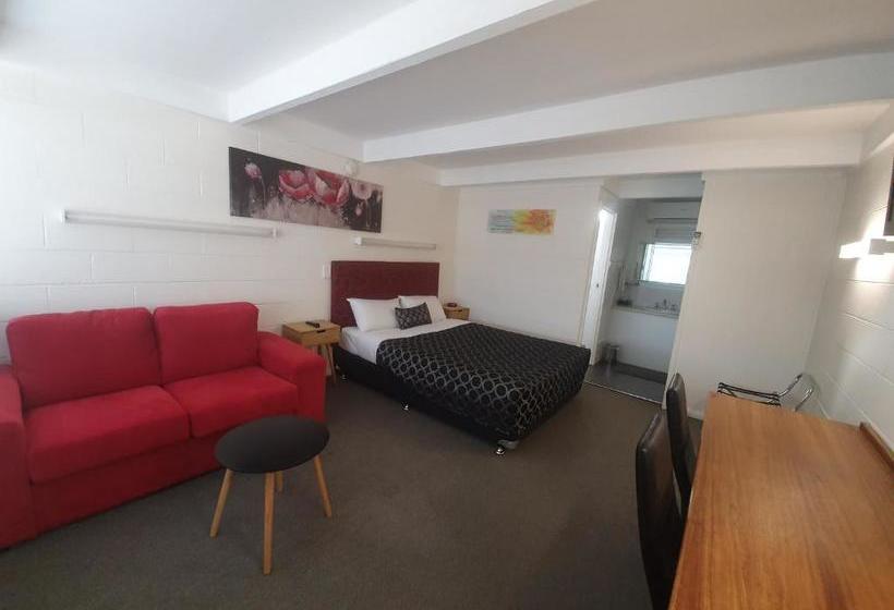 מוטל Charles Sturt Motor Inn