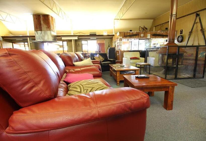 모텔 Snowy Mountains Resort And Function Centre