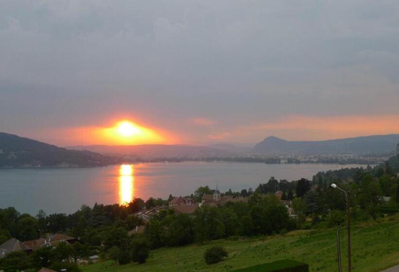 بنسيون Le Clos Du Lac   Location De Chambres