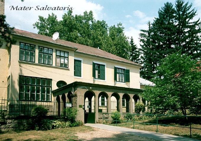 بنسيون Mater Salvatoris House