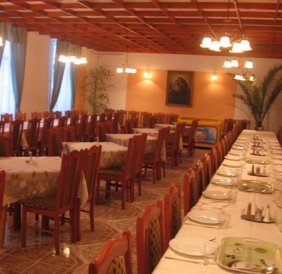 بنسيون Mater Salvatoris House