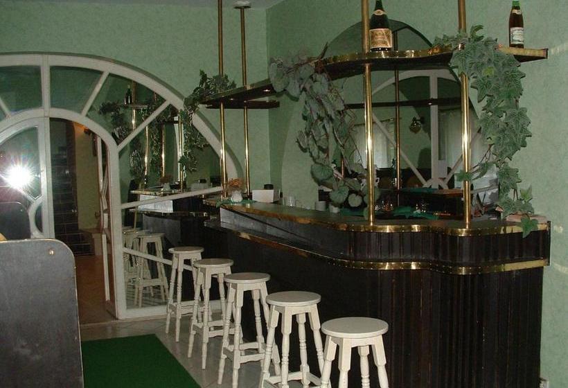 膳宿费 Mathias Lovasudvar