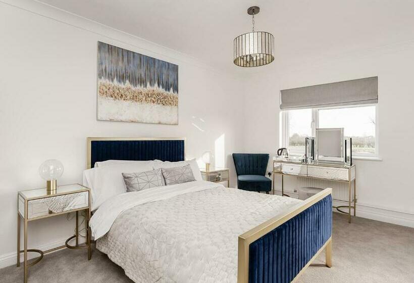 Pike And Eel Hotel And Marina