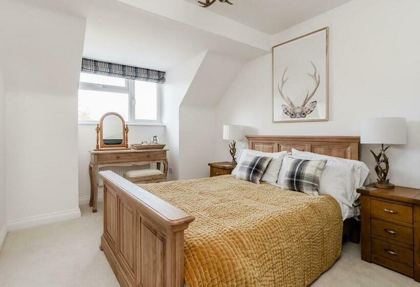 Pike And Eel Hotel And Marina