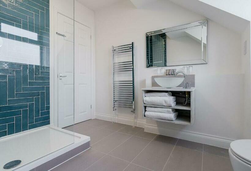 Pike And Eel Hotel And Marina