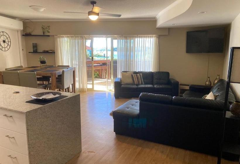 The Esplanade Riverview Holiday Apartments