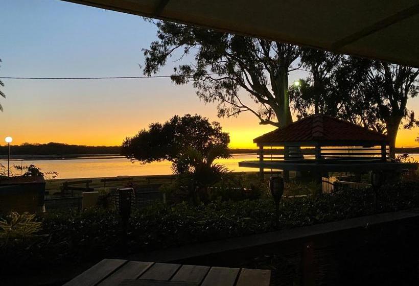 The Esplanade Riverview Holiday Apartments