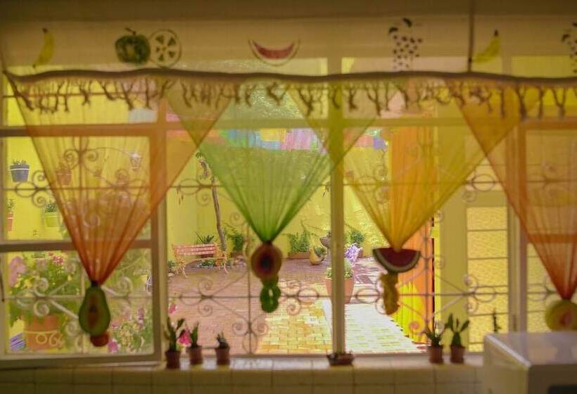 ユースホステル Hostal Tlaquepaque