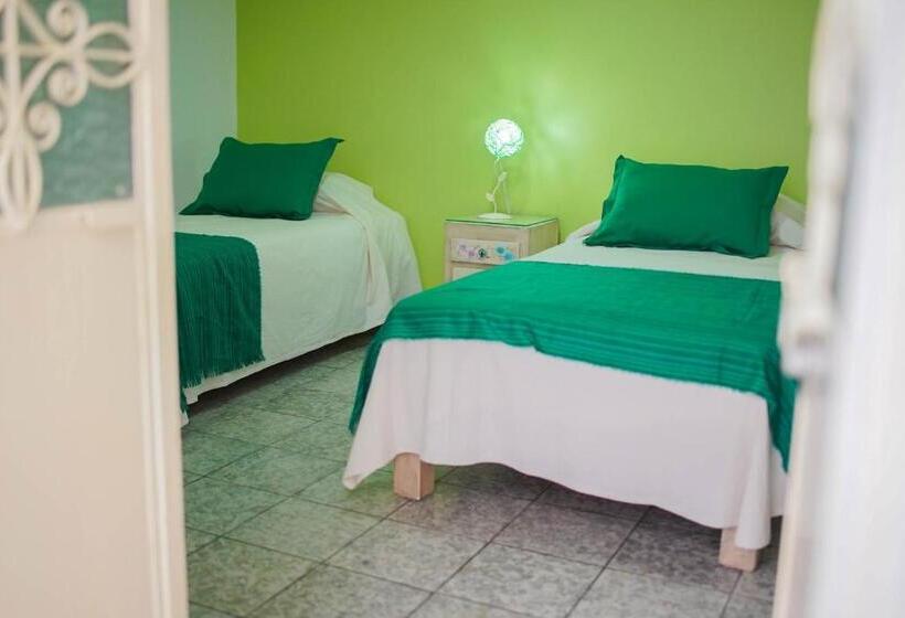 ユースホステル Hostal Tlaquepaque