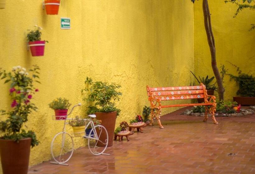 ユースホステル Hostal Tlaquepaque