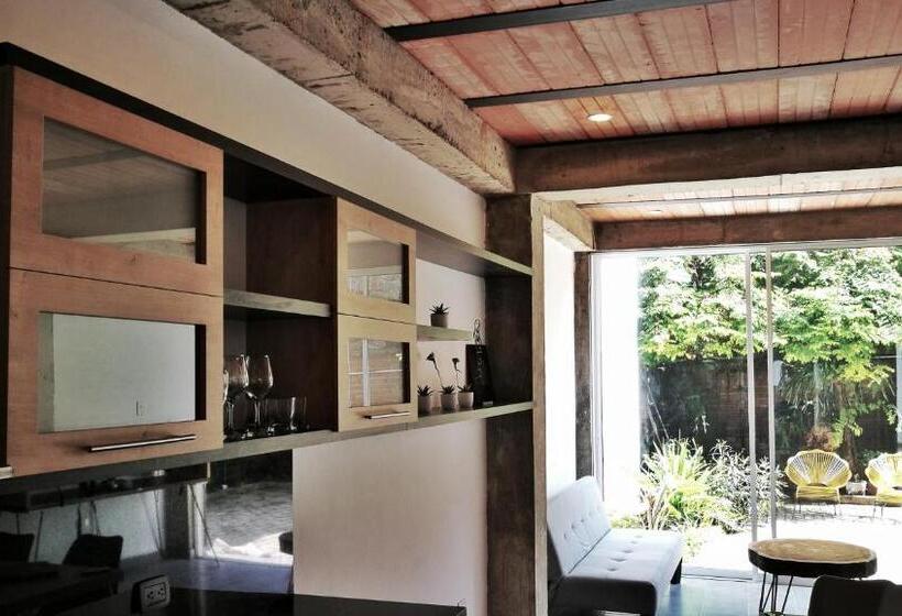 ユースホステル Moonshine Boutique Hostal