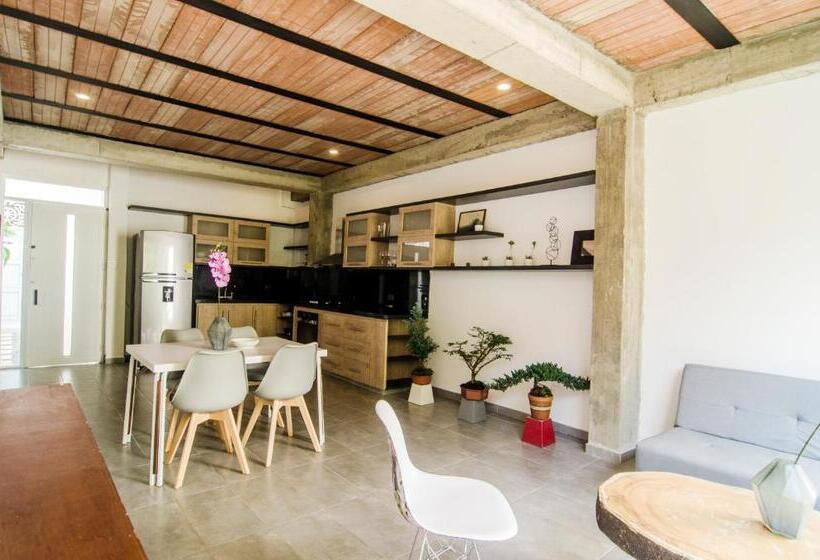 ユースホステル Moonshine Boutique Hostal