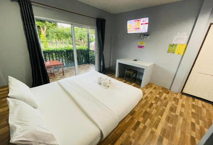 Baan Ruay Suk Resort Lopburi