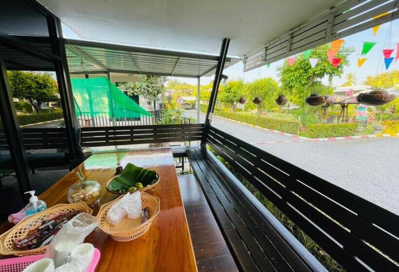 Baan Ruay Suk Resort Lopburi