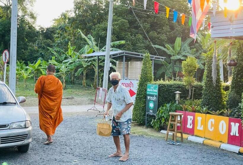 Baan Ruay Suk Resort Lopburi