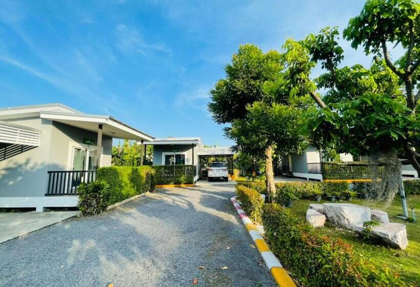 Baan Ruay Suk Resort Lopburi