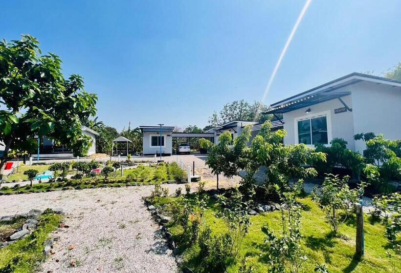 Baan Ruay Suk Resort Lopburi