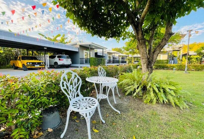 Baan Ruay Suk Resort Lopburi