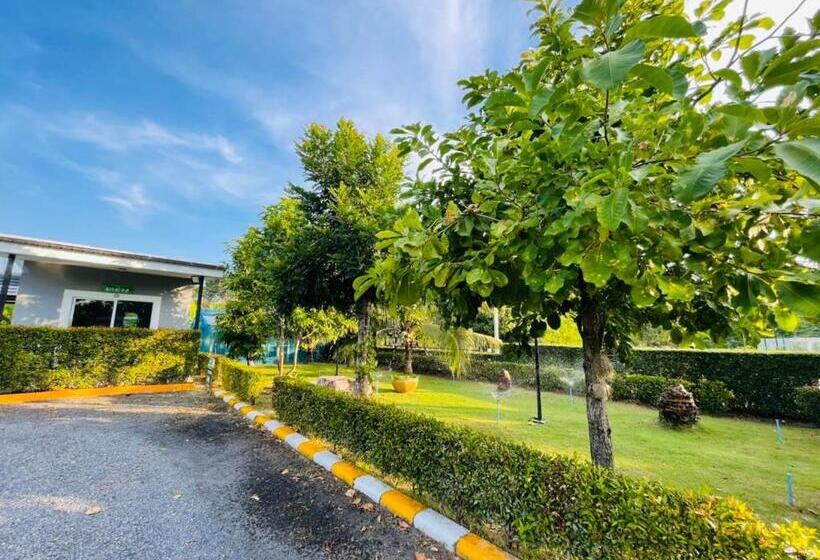 Baan Ruay Suk Resort Lopburi