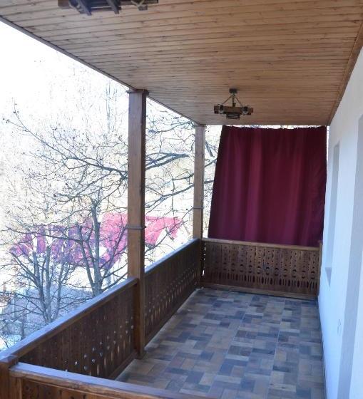 تختخواب و صبحانه Petit Dilijan