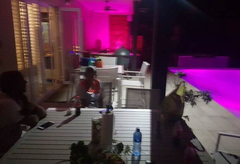 צימר Umhlanga Lodge