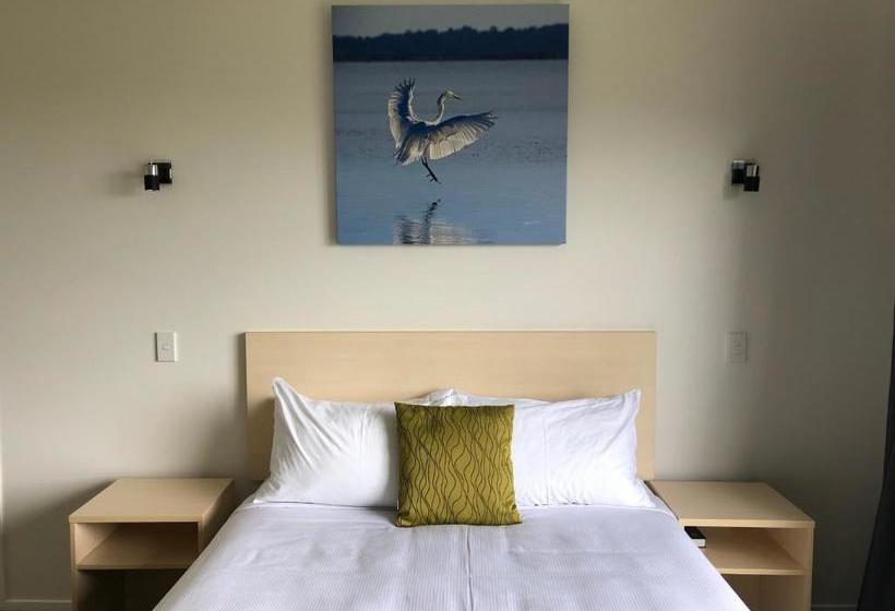 Glacier Highway Motel