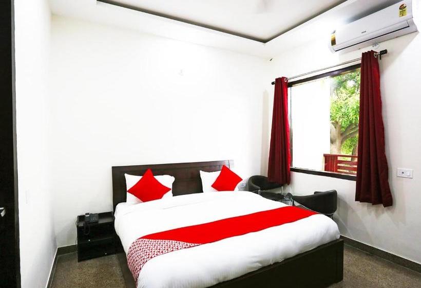 בית מלון כפרי Oyo 67017 Riga Residency