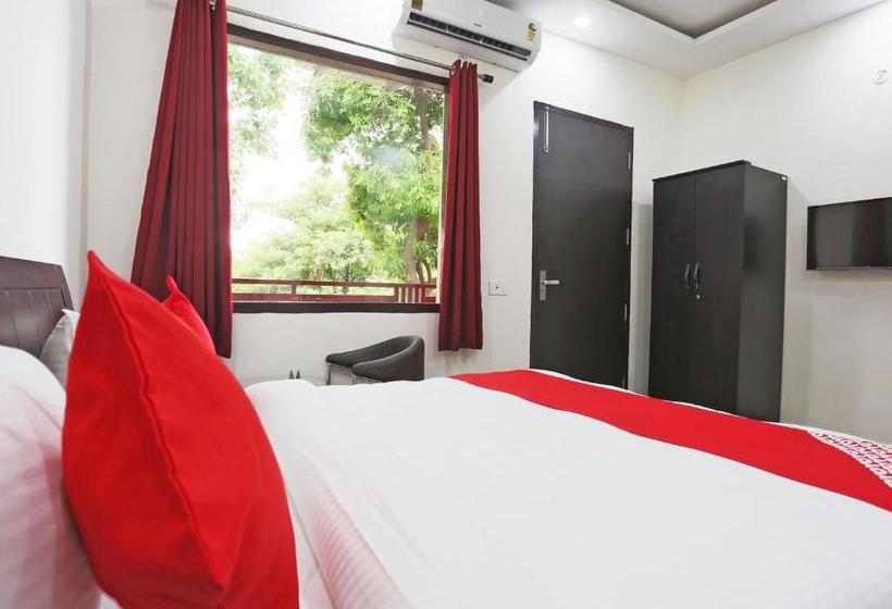 בית מלון כפרי Oyo 67017 Riga Residency