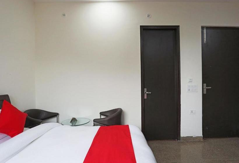 בית מלון כפרי Oyo 67017 Riga Residency