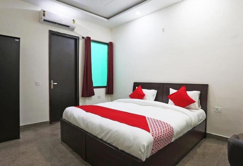 בית מלון כפרי Oyo 67017 Riga Residency