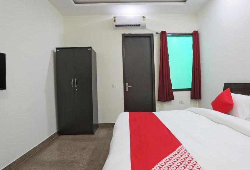 בית מלון כפרי Oyo 67017 Riga Residency