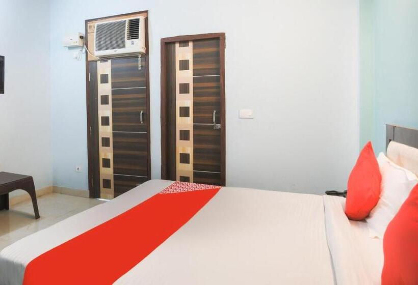 Hotel O A S Residency