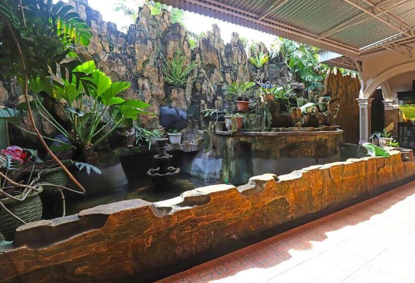 هتل Oyo Life 2899 Ardilia Kost