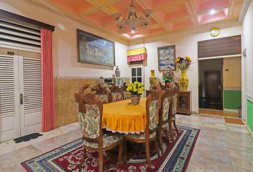 호텔 Oyo Life 2899 Ardilia Kost