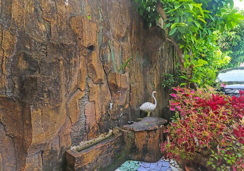 هتل Oyo Life 2899 Ardilia Kost