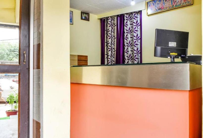 호텔 Vaccinated Staff Spot On 67663 Maharaja