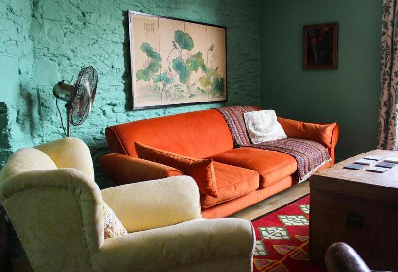 ホテル The Bull Inn