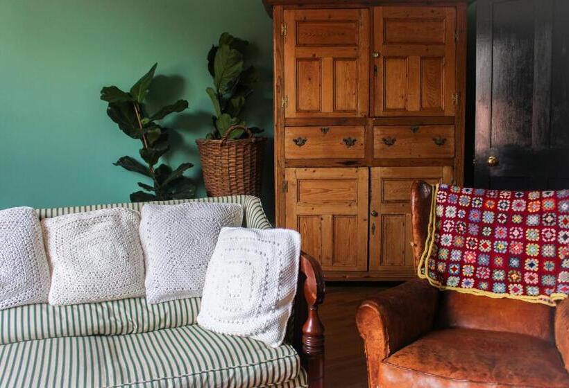 ホテル The Bull Inn