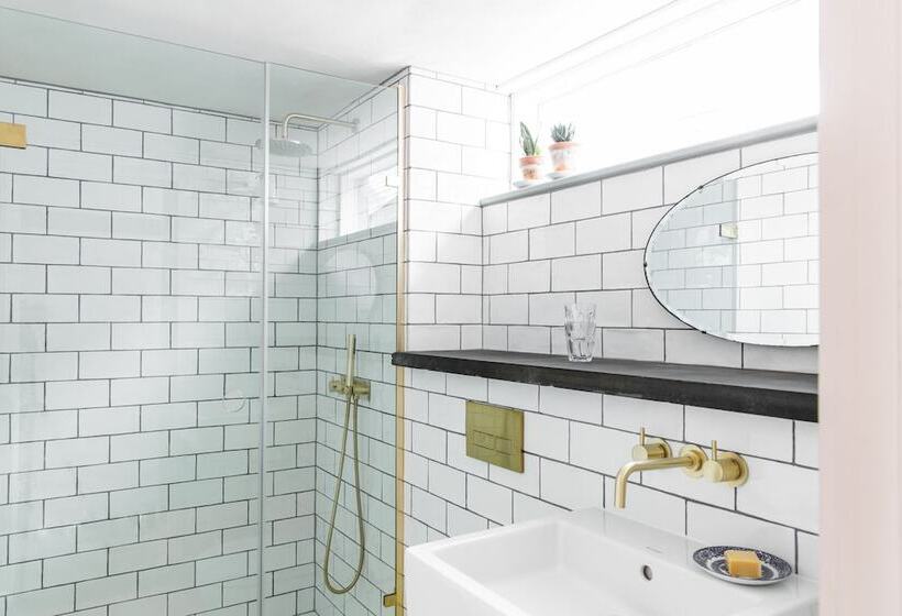 ホテル The Bull Inn