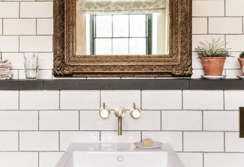 ホテル The Bull Inn