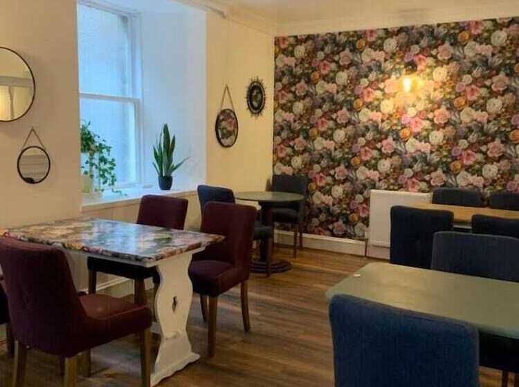 Отель The Gordon Arms