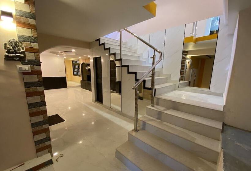 Отель Ahr Windsor The Mall Shimla