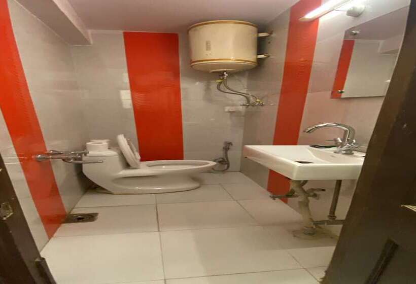 Отель Ahr Windsor The Mall Shimla