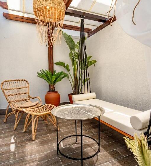 Maye Residence