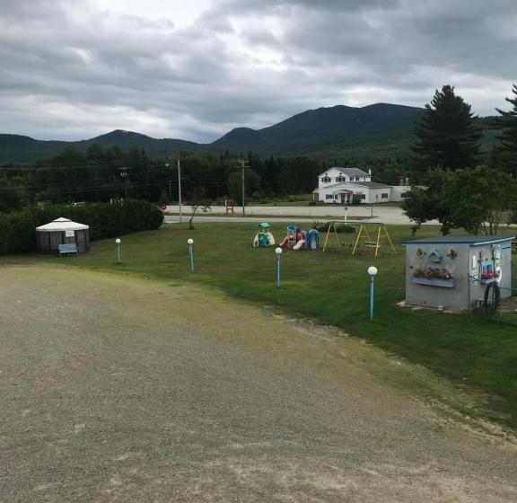 فندق على الطريق Four Seasons Motor Inn