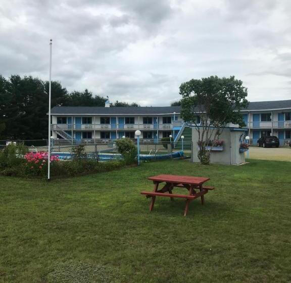 فندق على الطريق Four Seasons Motor Inn