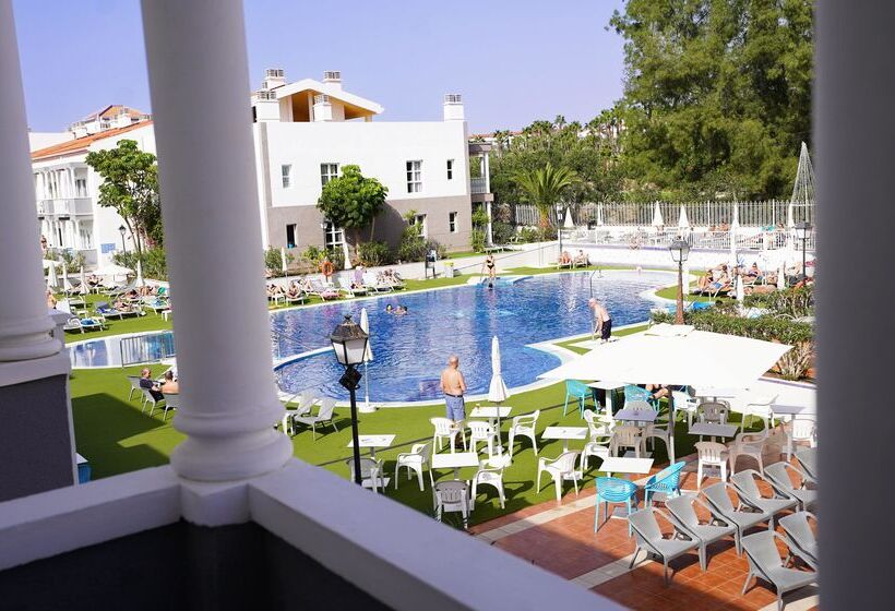 Coral Compostela Beach Golf