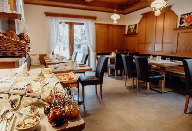 Dorfcafe Unken Hotelpension Swirtshaus Im Dorf