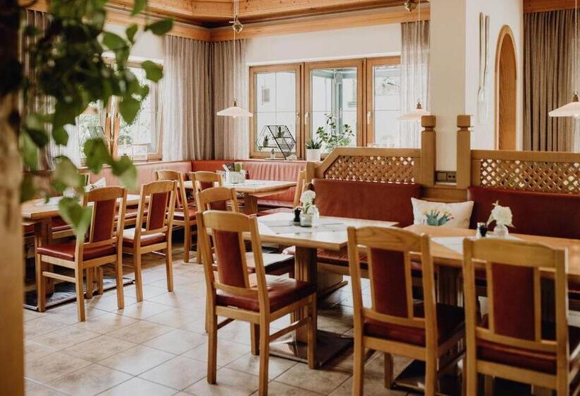 Dorfcafe Unken Hotelpension Swirtshaus Im Dorf